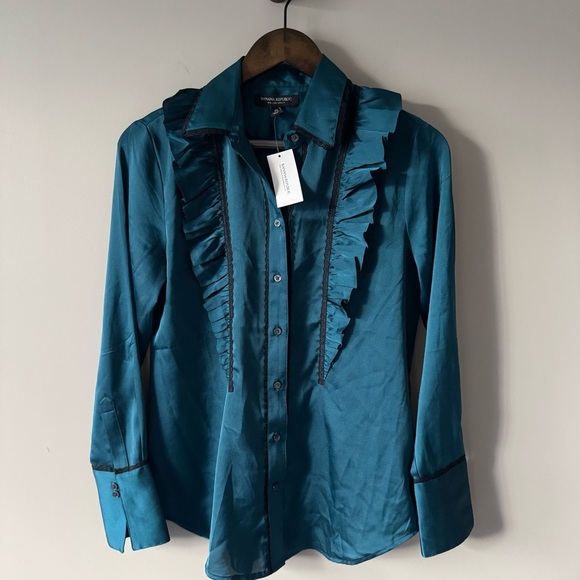 BANANA REPUBLIC RUFFLED DILLON BUTTON UP BLOUSE SIZE XS TEAL - Picture 2 of 8
